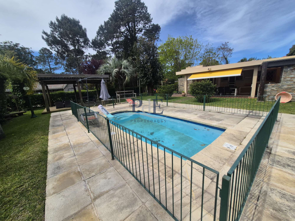 Casa de 4 dormitorios en Punta del Este con 2300 m2 de terreno - Imagen 13