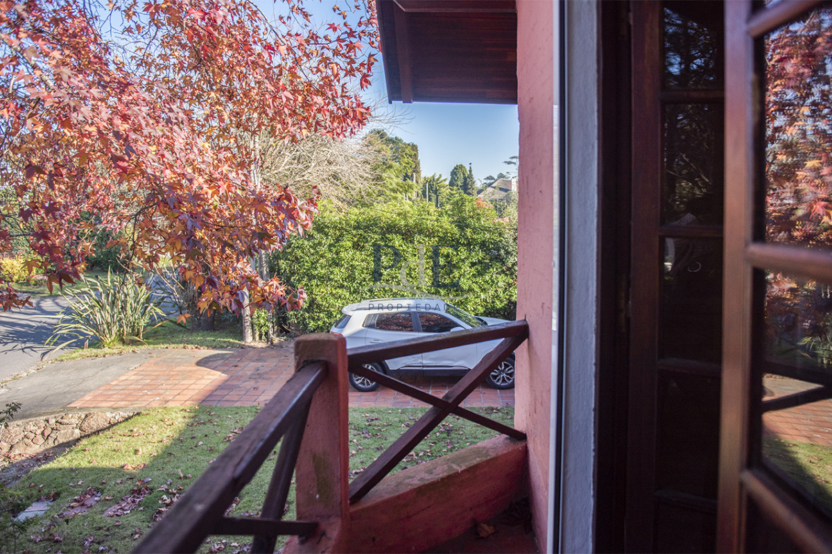Muy linda casa en venta, zona inmejorable, 3 dormitorios y servicio - Imagen 31