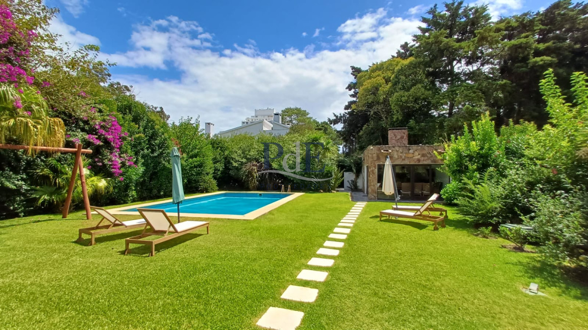 Vende gran casa para vivir todo el año, de 3 dormitorios en Punta del Este  - Imagen 3