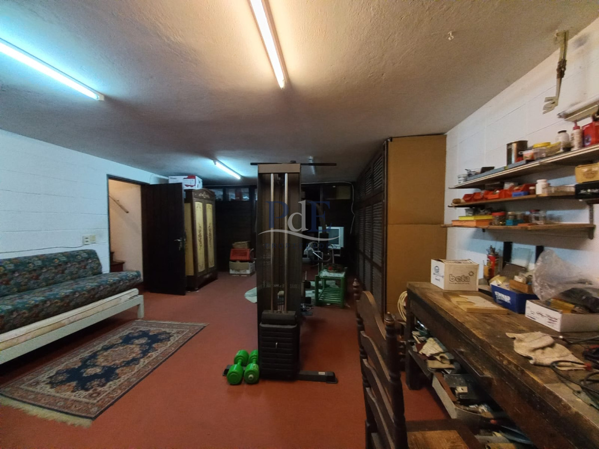 Vende casa de 4 dormitorios en Pinares, cerca del mar. Punta del Este.  - Imagen 15