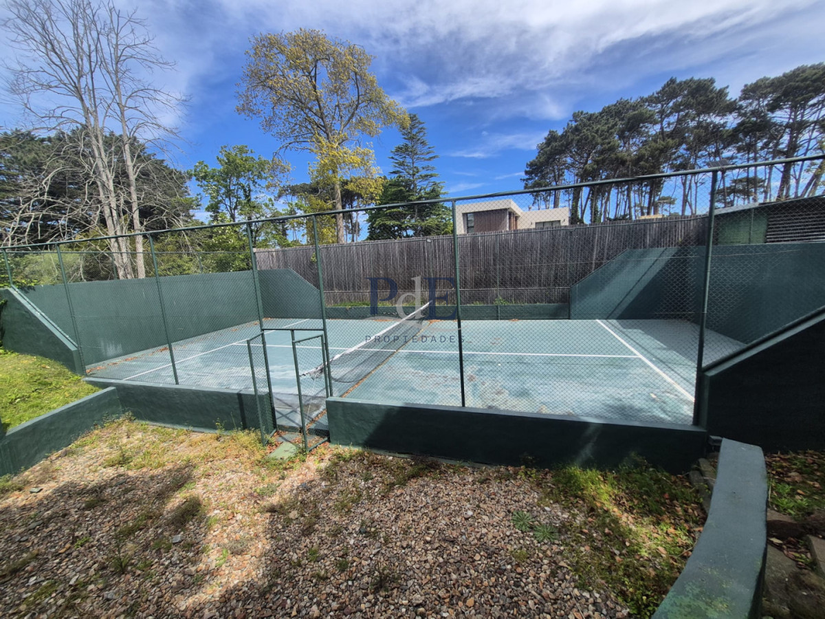 Casa de 4 dormitorios en Punta del Este con 2300 m2 de terreno - Imagen 6