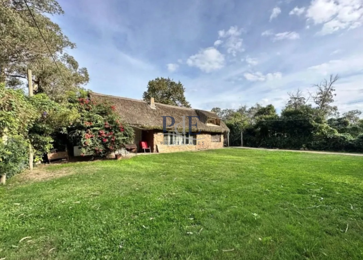 Vende casa en Punta del Este, de 6 dormitorios.