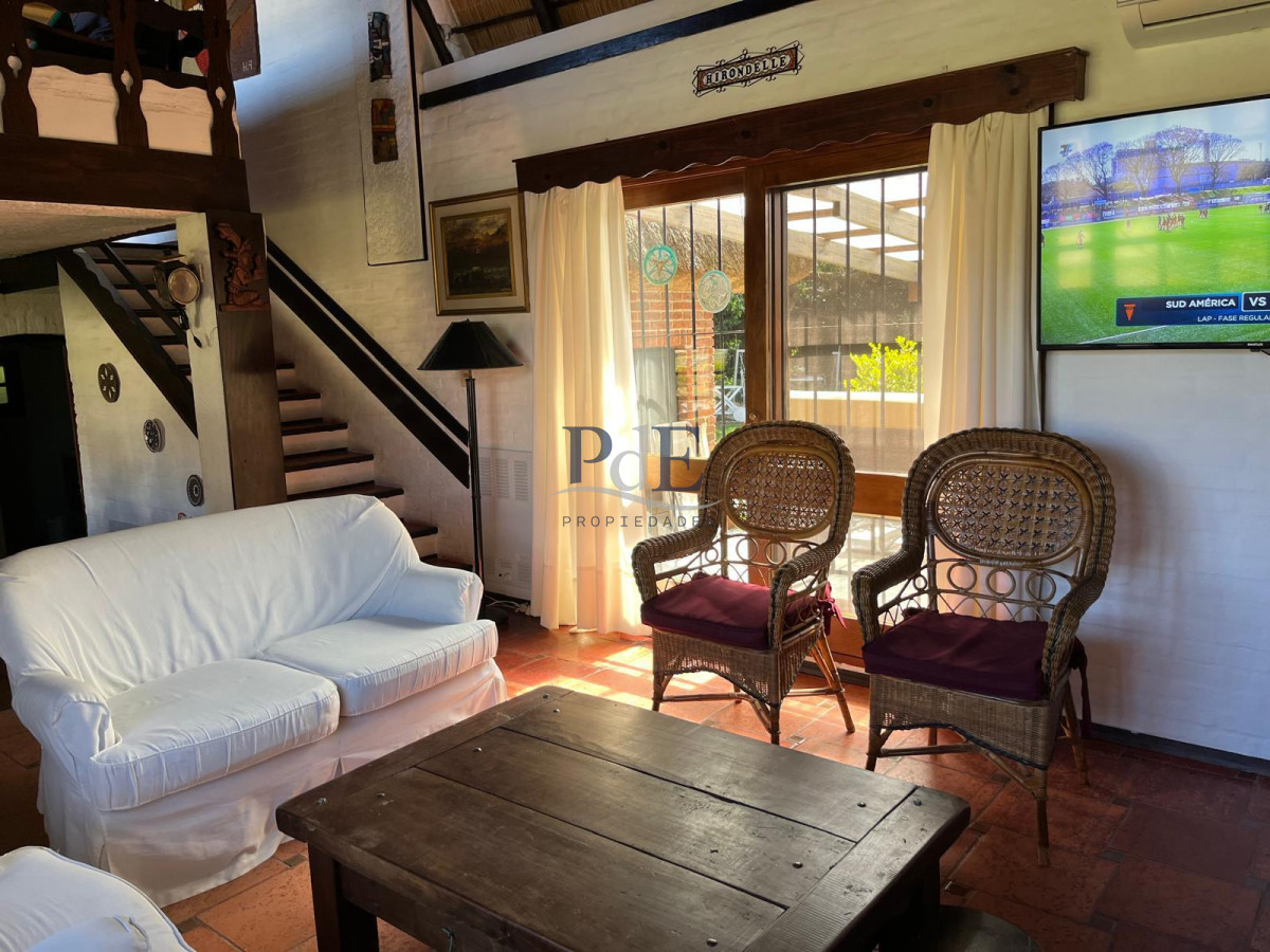 Hermosa cabaña de 4 dormitorios en venta a metros de Playa Mansa, Punta del Este - Imagen 12