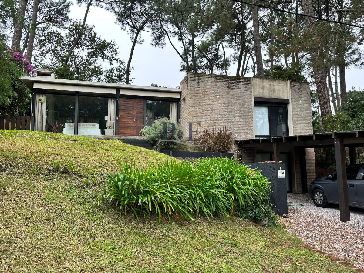 Pinares | Casa para Vivir Todo el Año a Dos Cuadras de la Laguna - Imagen 2