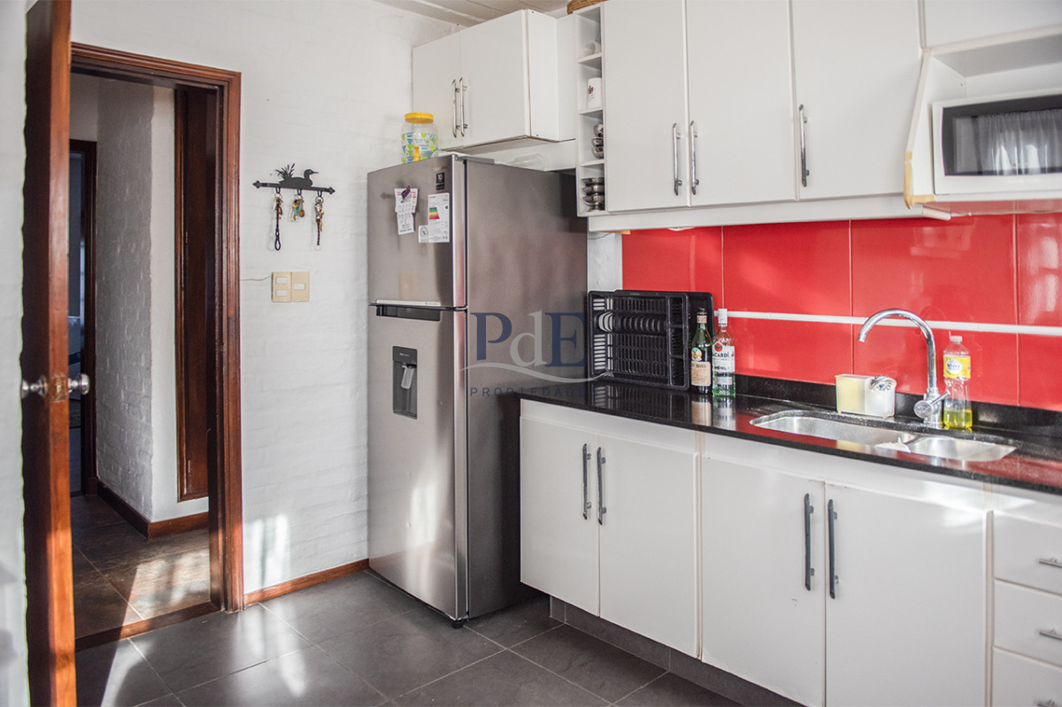 Muy linda casa en venta, zona inmejorable, 3 dormitorios y servicio - Imagen 25