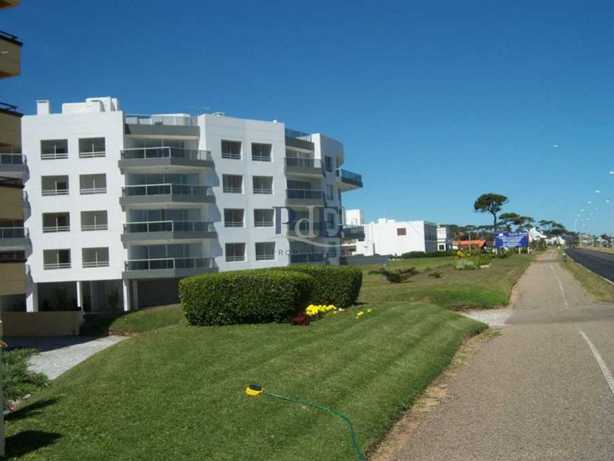 Espectacular departamento en Playa Mansa de 3 dormitorios frente al mar! - Imagen 29