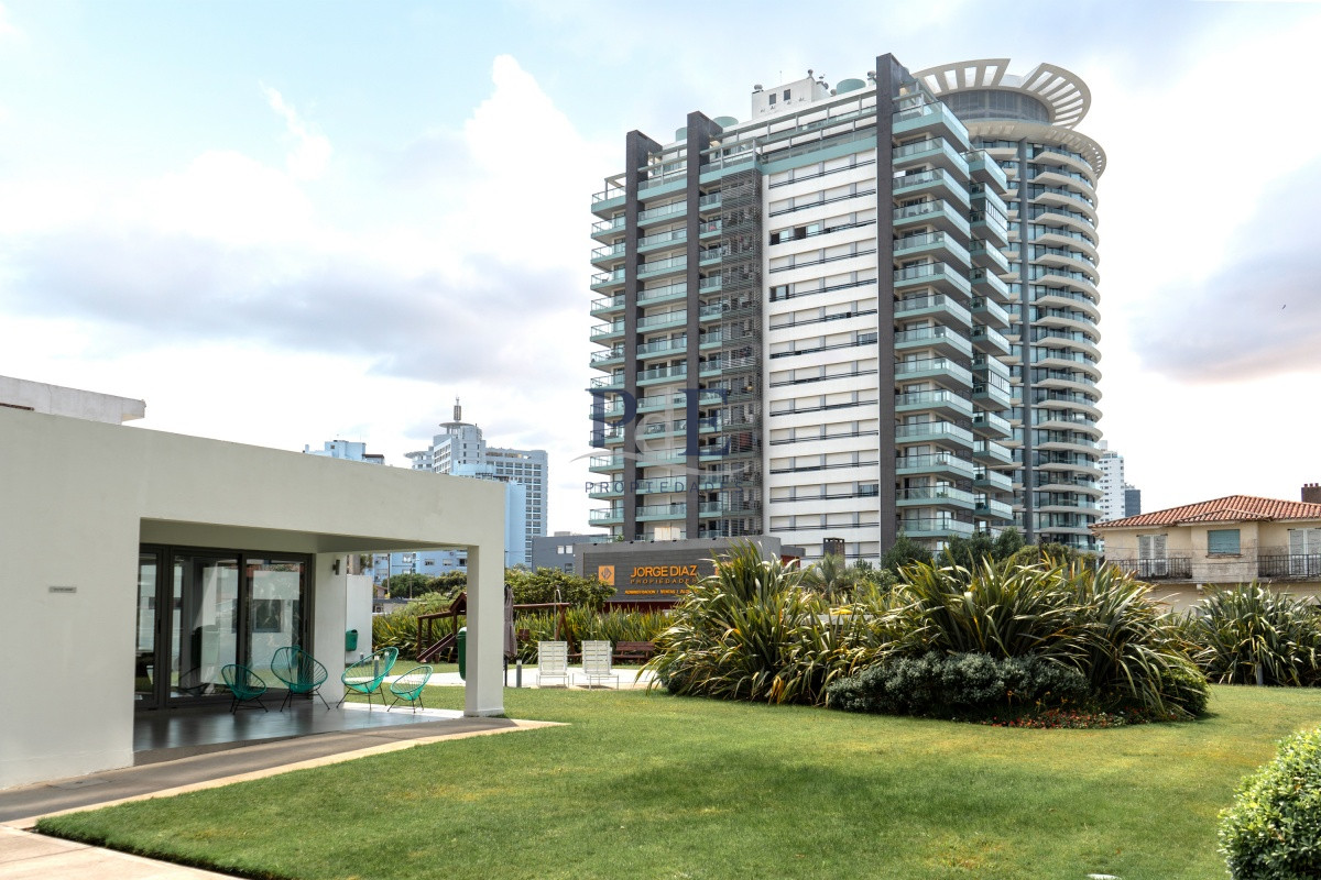 Vende departamento de 2 dormitorios finamente decorado en Torre Onix, Punta del Este - Imagen 24