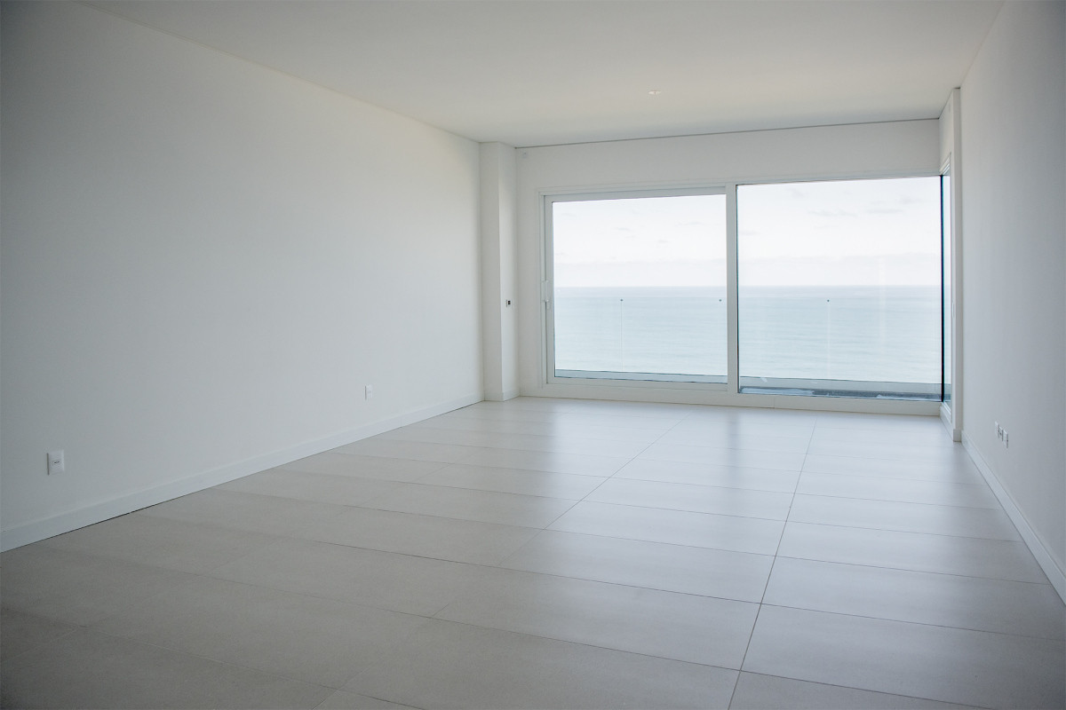 Apartamento ID.21098524 - Departamento frente al mar en venta, Piso alto. 3 dormitorios. Torre Le Parc,  Punta del Este