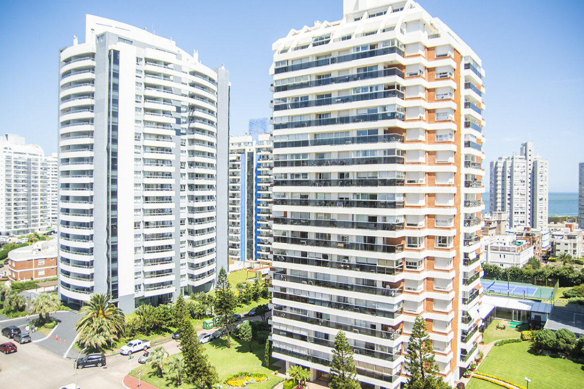 Apartamento ID.21098763 - Lanzamiento, Torres del Este - Departamento de 2 dorm. en venta a metros del mar . OPORTUNIDAD - financiacion