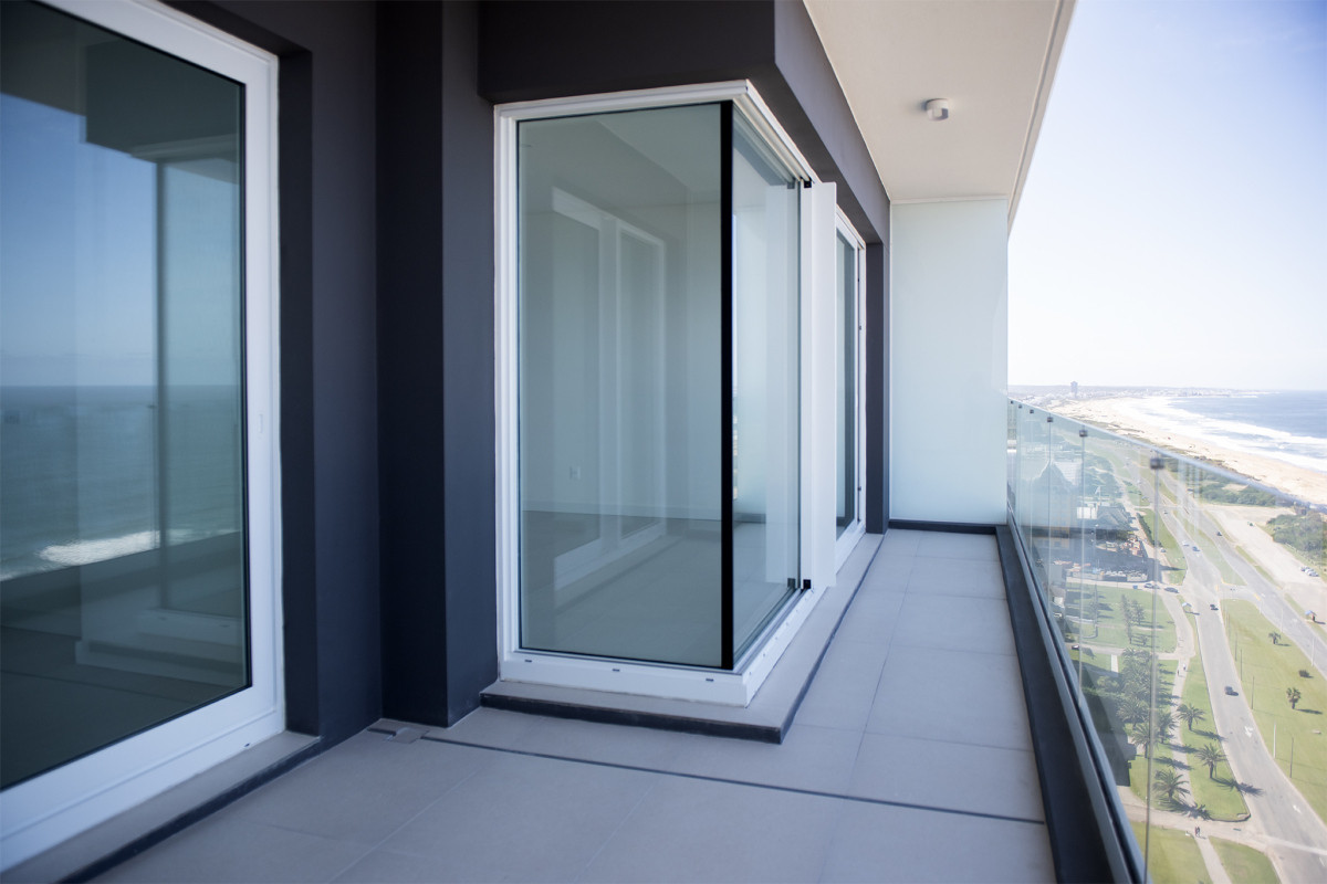 Apartamento ID.21098524 - Departamento frente al mar en venta, Piso alto. 3 dormitorios. Torre Le Parc,  Punta del Este