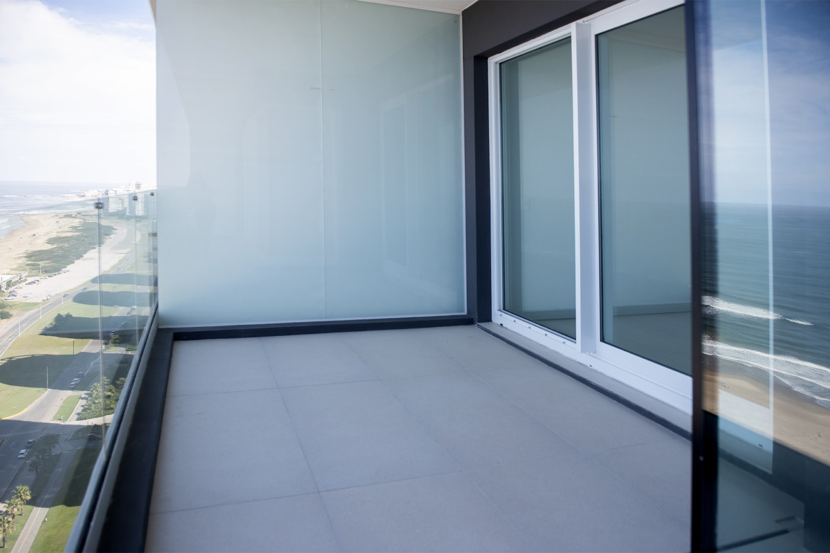 Apartamento ID.21098524 - Departamento frente al mar en venta, Piso alto. 3 dormitorios. Torre Le Parc,  Punta del Este