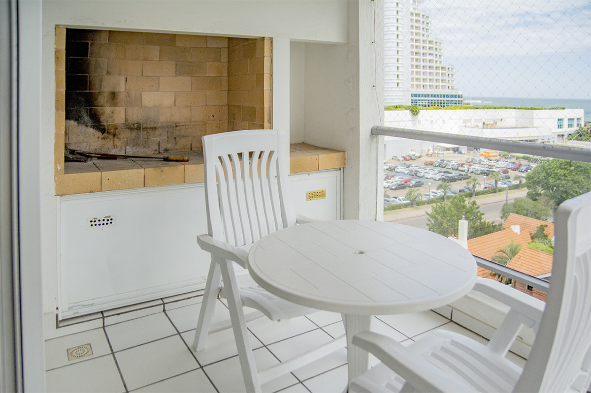 Apartamento ID.21098693 - Apartamento de 3 dormitorios a la venta en playa Mansa Punta del Este
