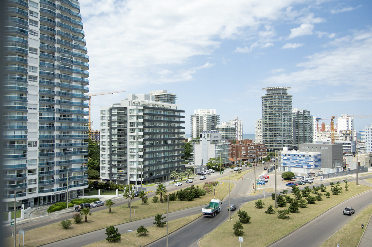 Apartamento ID.21098693 - Apartamento de 3 dormitorios a la venta en playa Mansa Punta del Este