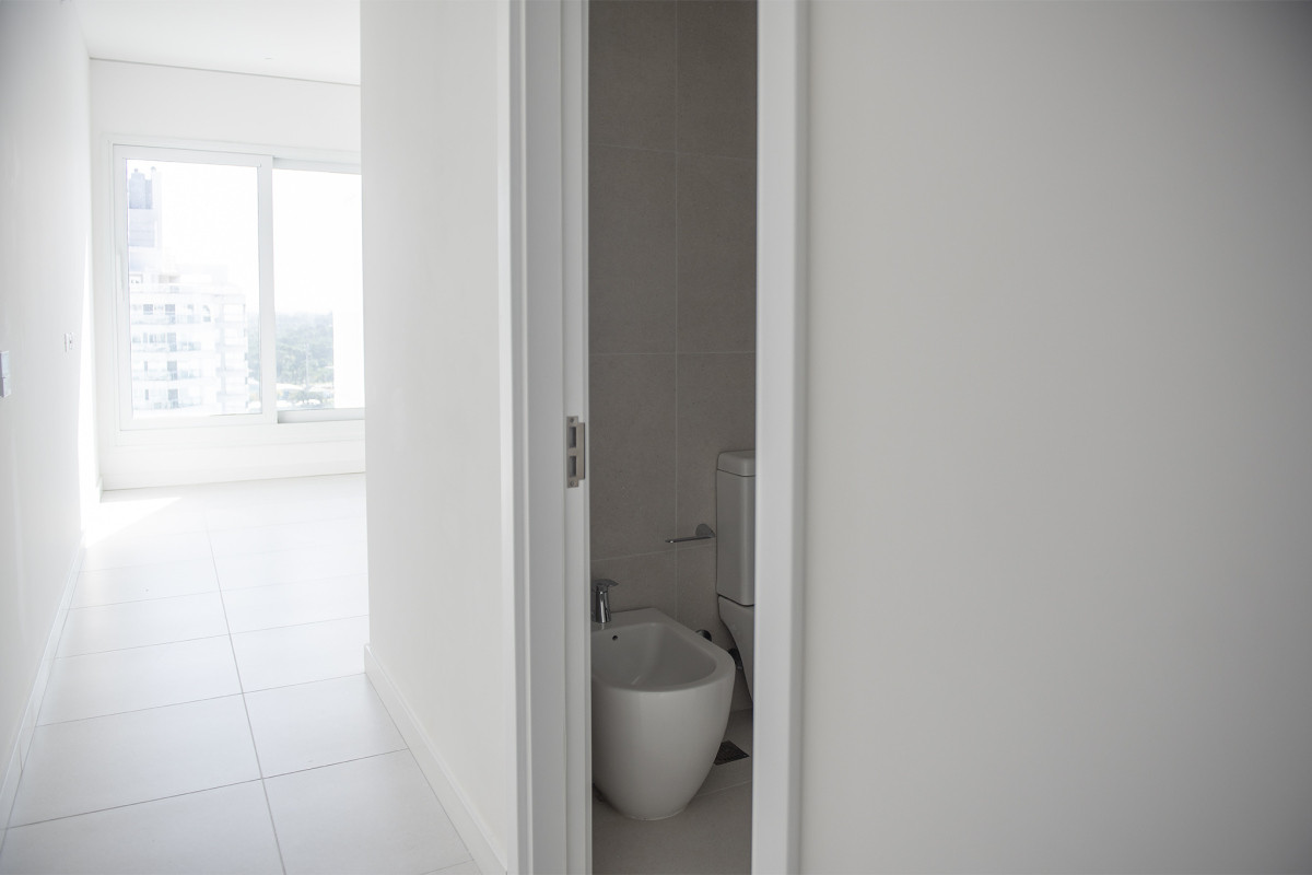 Apartamento ID.21098524 - Departamento frente al mar en venta, Piso alto. 3 dormitorios. Torre Le Parc,  Punta del Este