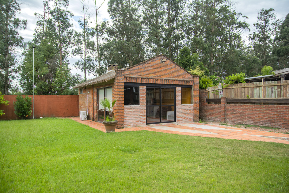 Casa ID.21098679 - En venta casa de 3 Dormitorios en Jardines de Córdoba con Barbacoa 