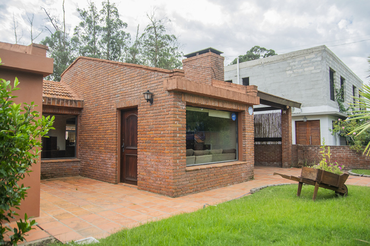 Casa ID.21098679 - En venta casa de 3 Dormitorios en Jardines de Córdoba con Barbacoa 