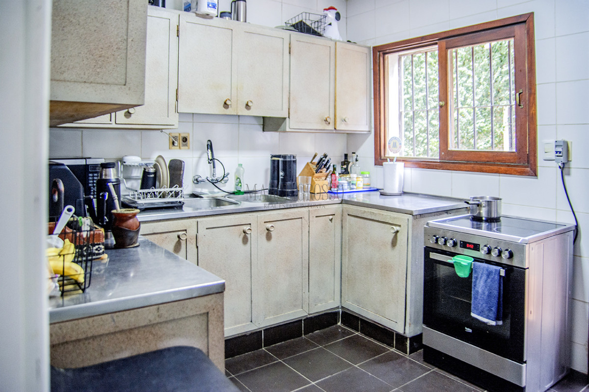 Casa ID.111 - Excelente chalet de 5 dormitorios en venta a pasos de Playa Mansa Punta del Este