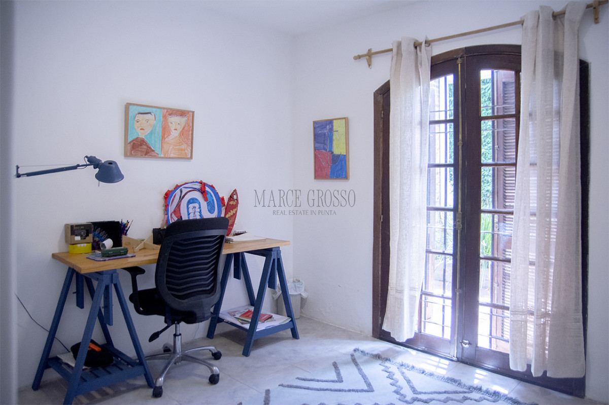 Casa ID.111 - Excelente chalet de 5 dormitorios en venta a pasos de Playa Mansa Punta del Este