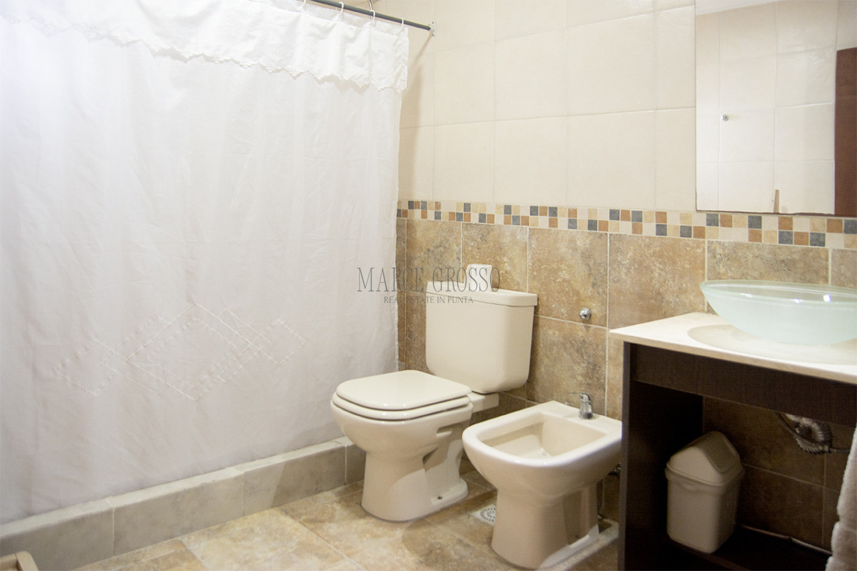 Casa ID.111 - Excelente chalet de 5 dormitorios en venta a pasos de Playa Mansa Punta del Este