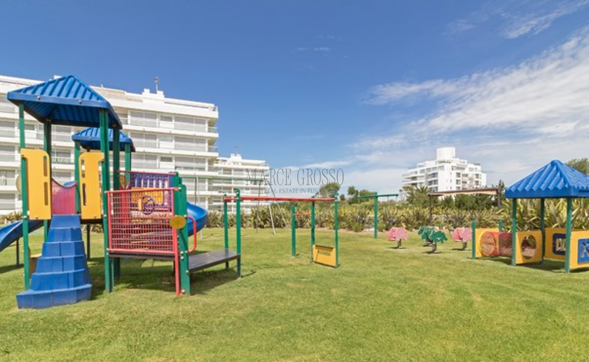 Apartamento ID.322 - Vende espectacular apartamento en Brava de 3 dormitorios.