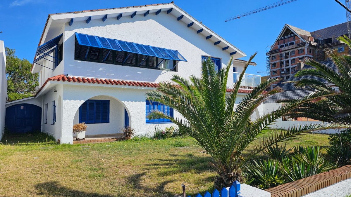Casa ID.500 - Importante residencia frente al mar en venta.