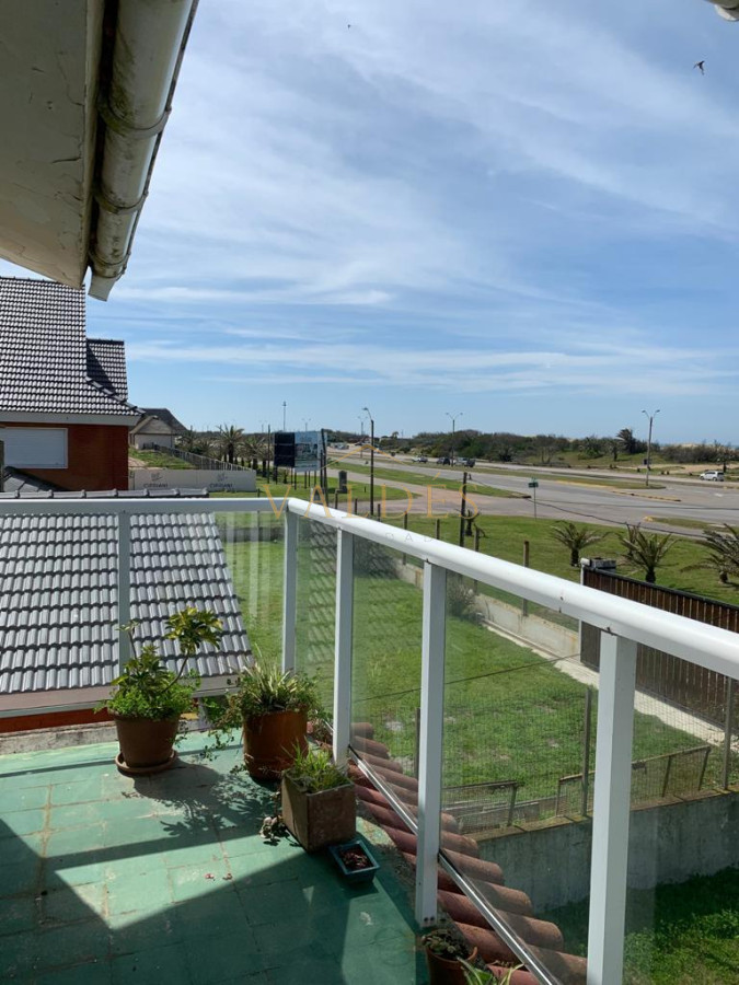 Casa ID.500 - Importante residencia frente al mar en venta.