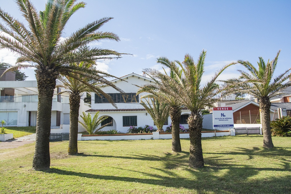 Casa ID.500 - Importante residencia frente al mar en venta.