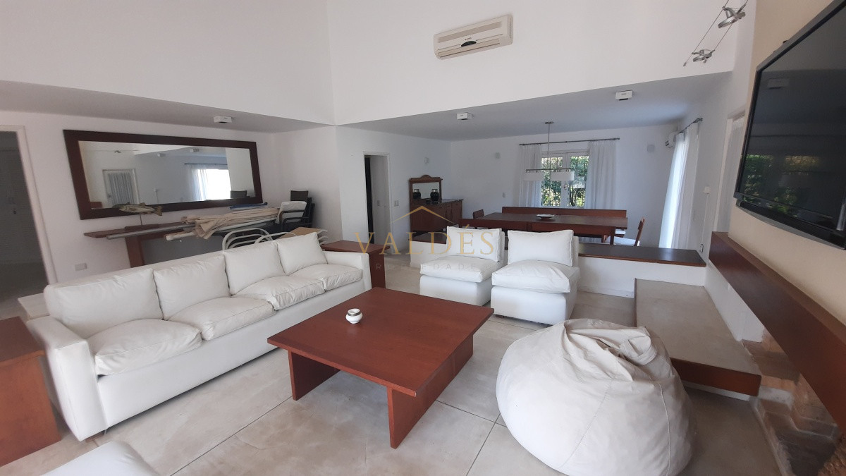 Casa ID.4815 - Exclusiva casa de 4 dormitorios con piscina en Punta del Este en venta