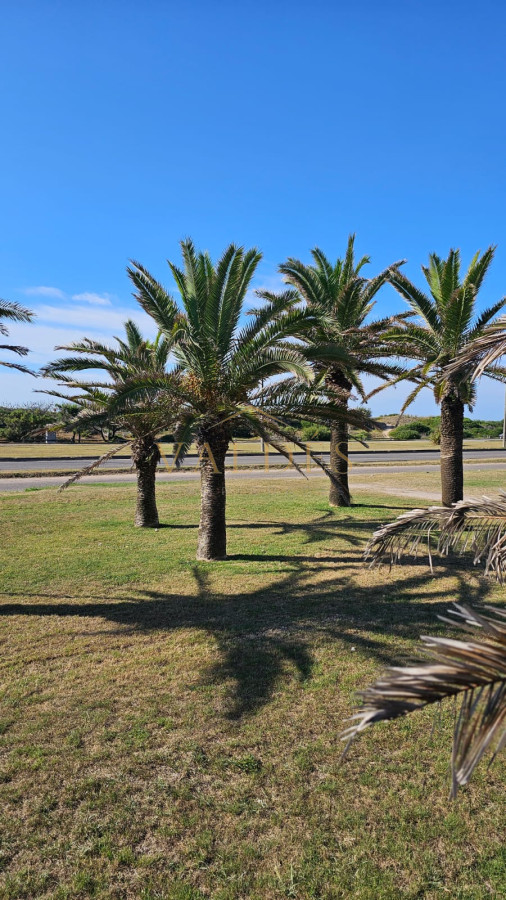 Casa ID.500 - Importante residencia frente al mar en venta.