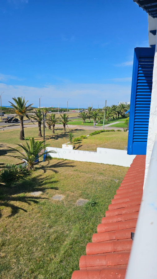 Casa ID.500 - Importante residencia frente al mar en venta.
