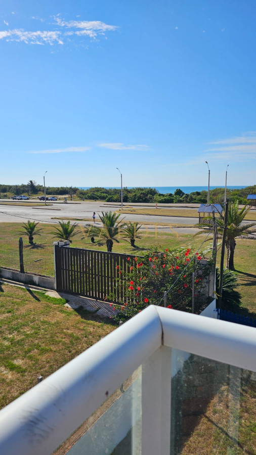 Casa ID.500 - Importante residencia frente al mar en venta.
