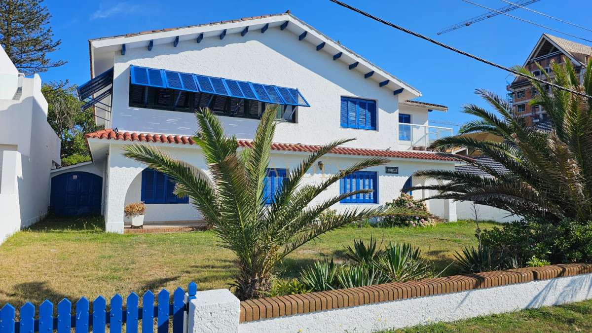 Casa ID.500 - Importante residencia frente al mar en venta.