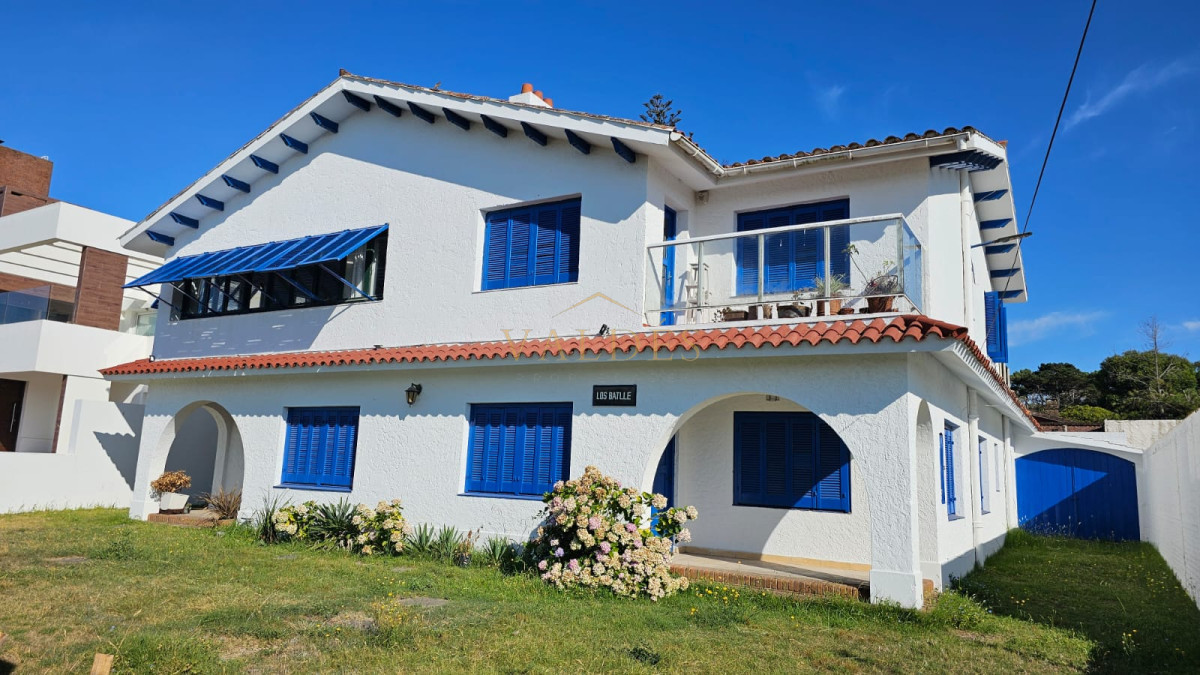 Casa ID.500 - Importante residencia frente al mar en venta.