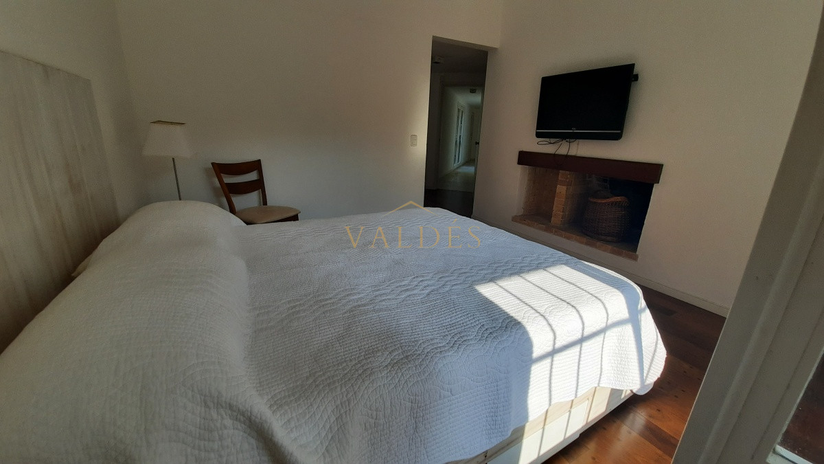 Casa ID.4815 - Exclusiva casa de 4 dormitorios con piscina en Punta del Este en venta