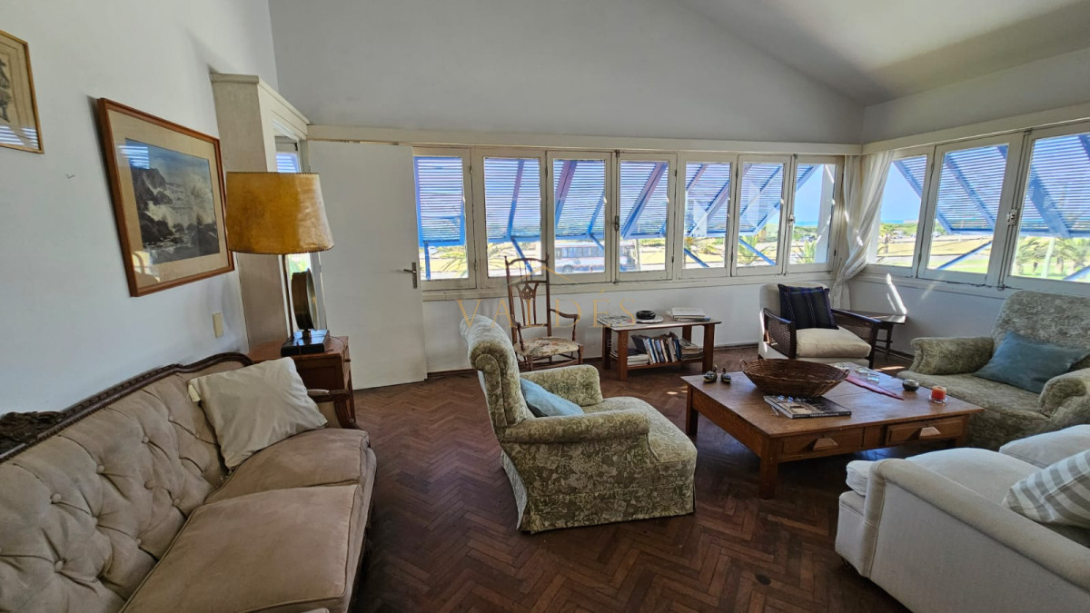 Casa ID.500 - Importante residencia frente al mar en venta.