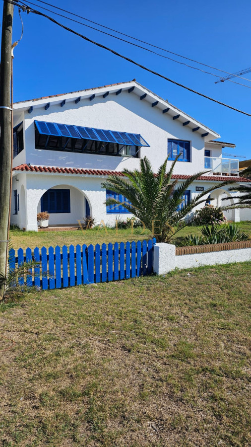 Casa ID.500 - Importante residencia frente al mar en venta.