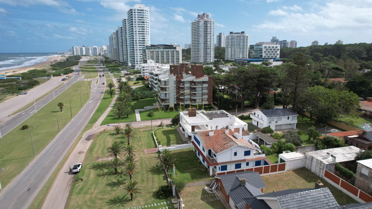 Casa ID.500 - Importante residencia frente al mar en venta.