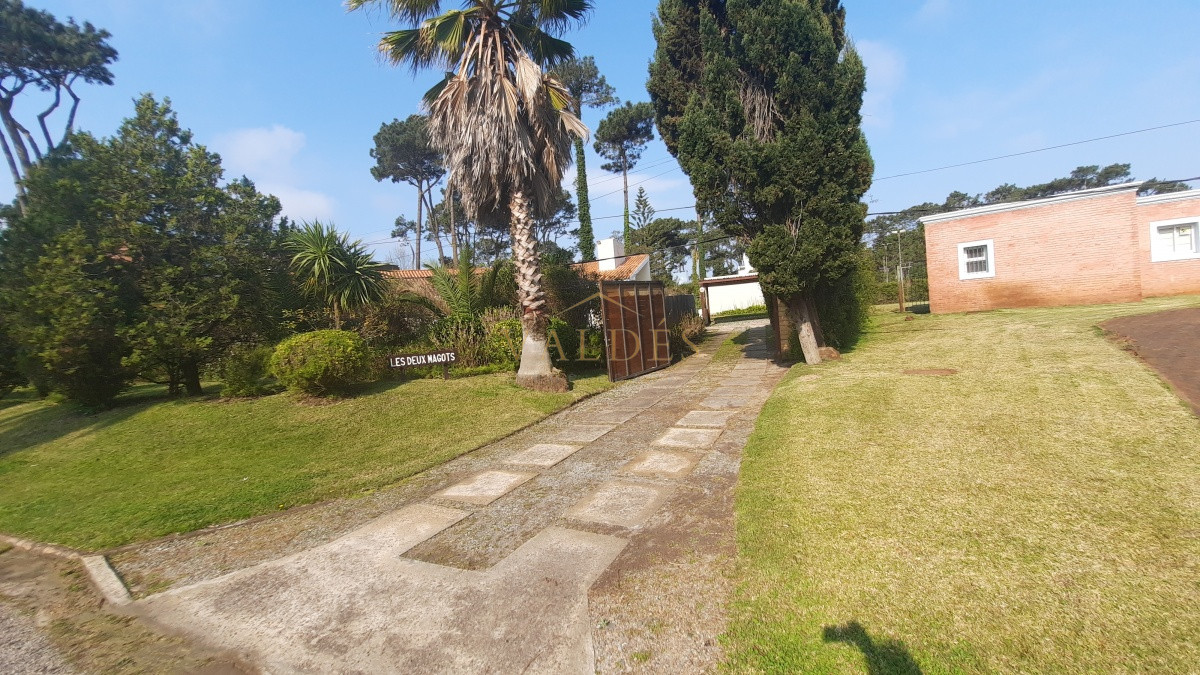 Casa ID.4815 - Exclusiva casa de 4 dormitorios con piscina en Punta del Este en venta