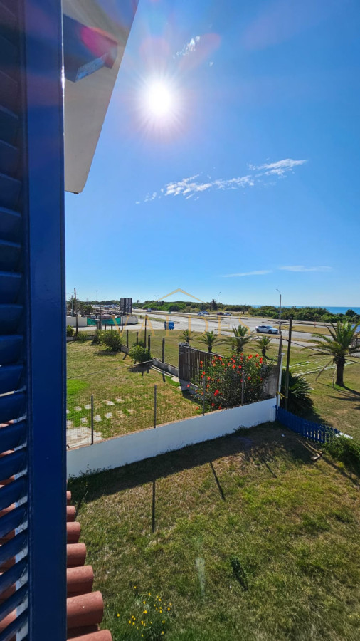 Casa ID.500 - Importante residencia frente al mar en venta.