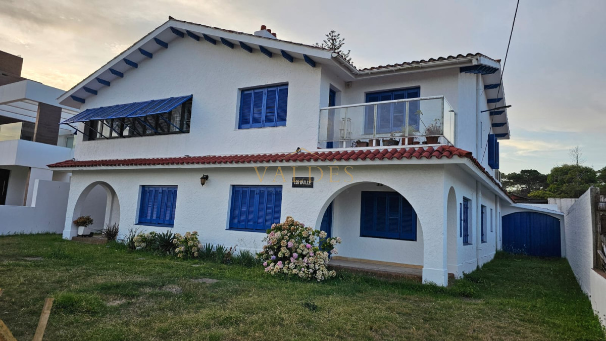 Casa ID.500 - Importante residencia frente al mar en venta.