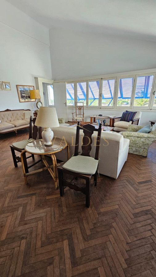 Casa ID.500 - Importante residencia frente al mar en venta.