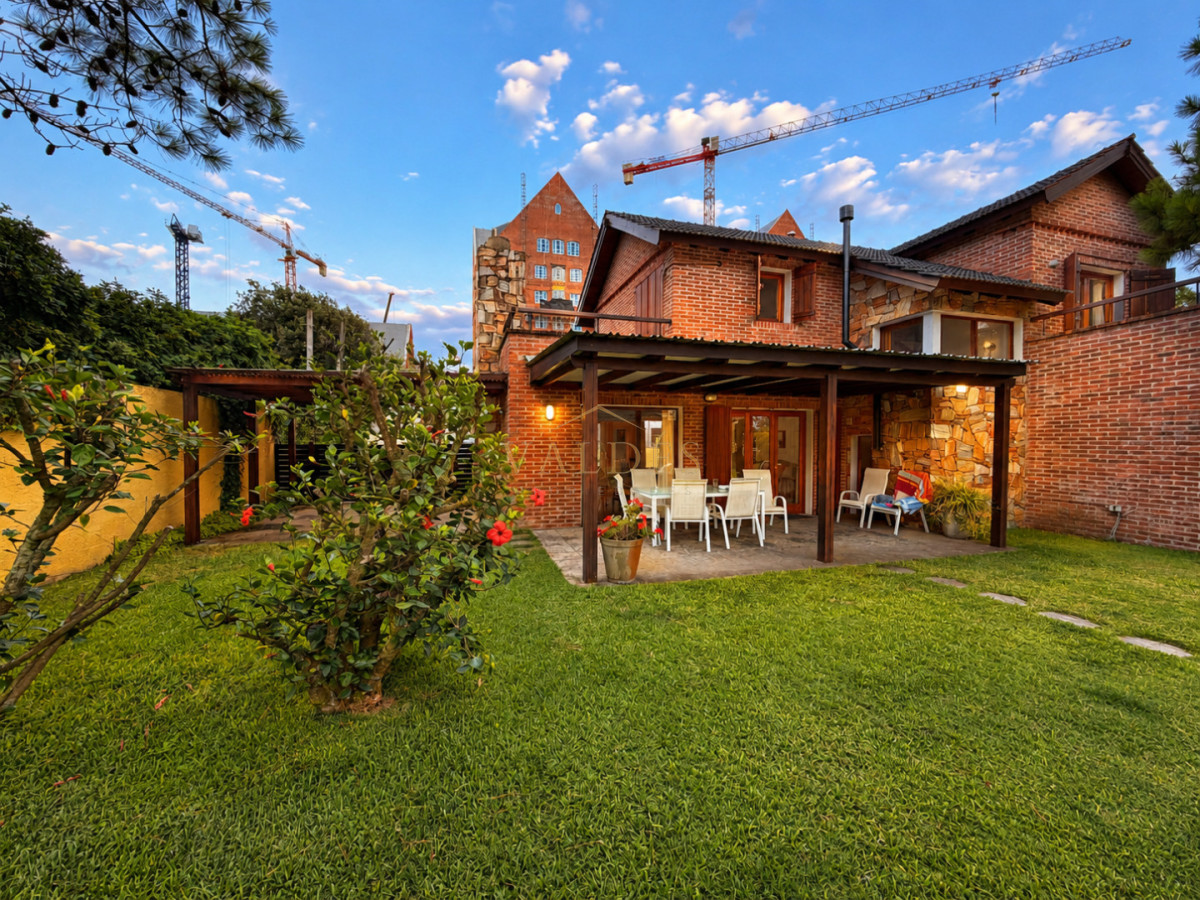 Casa ID.4972 - Vende hermosa casa en san rafael , cerca del mar, Punta del Este