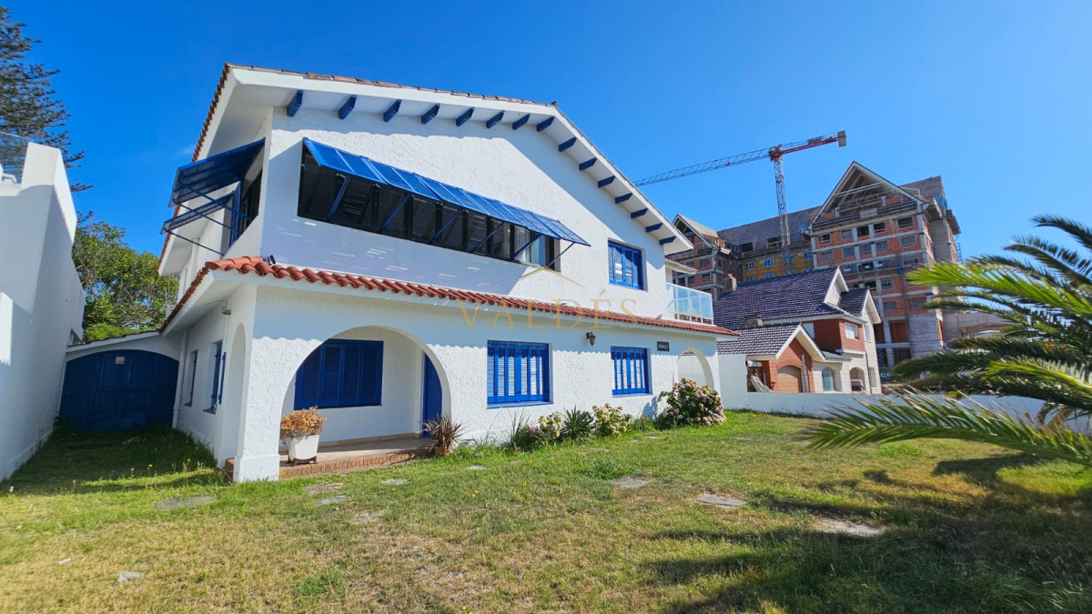 Casa ID.500 - Importante residencia frente al mar en venta.