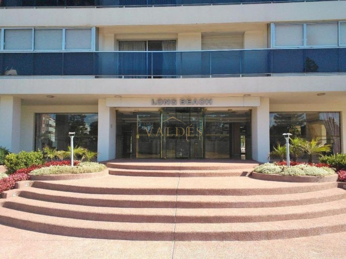 Apartamento ID.1934 - Vende apartamento de 2 dormitorios y medio en Chiverta, Reciclado completo. Punta del Este 