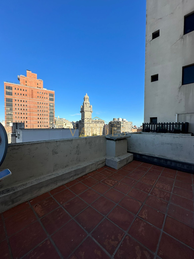 Oficina ID.5083 - Venta y alquiler frente a plaza Independencia Montevideo, torre X, torre de categoría ( son dos oficinas unidas)   