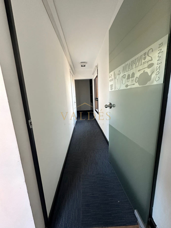 Oficina ID.5083 - Venta y alquiler frente a plaza Independencia Montevideo, torre X, torre de categoría ( son dos oficinas unidas)   