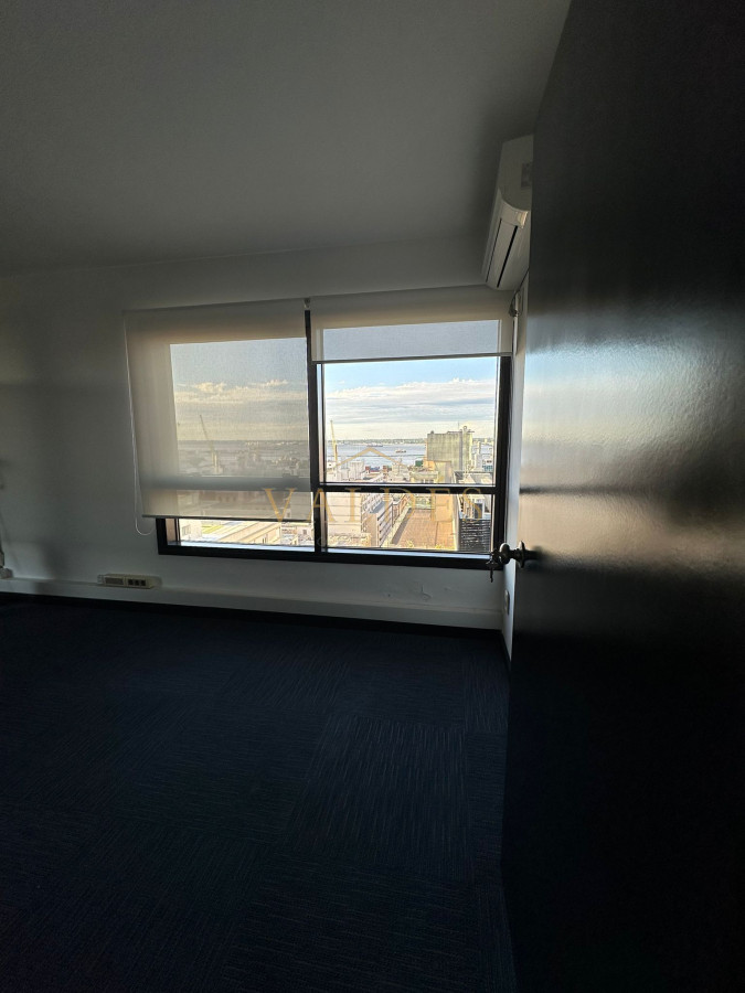 Oficina ID.5083 - Venta y alquiler frente a plaza Independencia Montevideo, torre X, torre de categoría ( son dos oficinas unidas)   