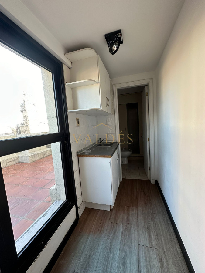 Oficina ID.5083 - Venta y alquiler frente a plaza Independencia Montevideo, torre X, torre de categoría ( son dos oficinas unidas)   
