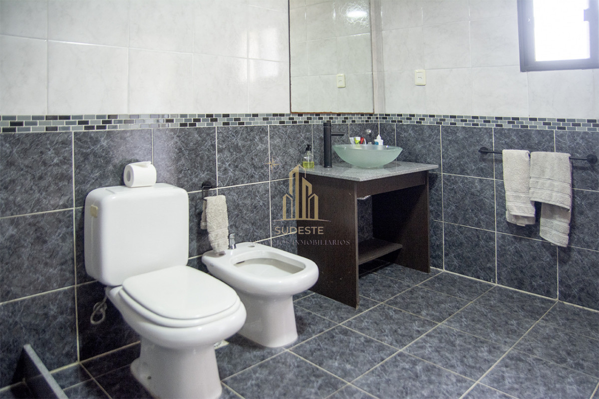 Casa ID.119 - Excelente chalet de 5 dormitorios en venta a pasos de Playa Mansa Punta del Este
