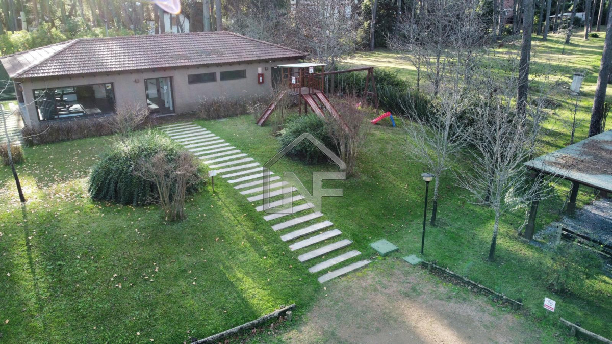 Casa ID.257 - Casa en venta de 2 dormitorios distribuida en 2 comodas plantas, en Pinares.
